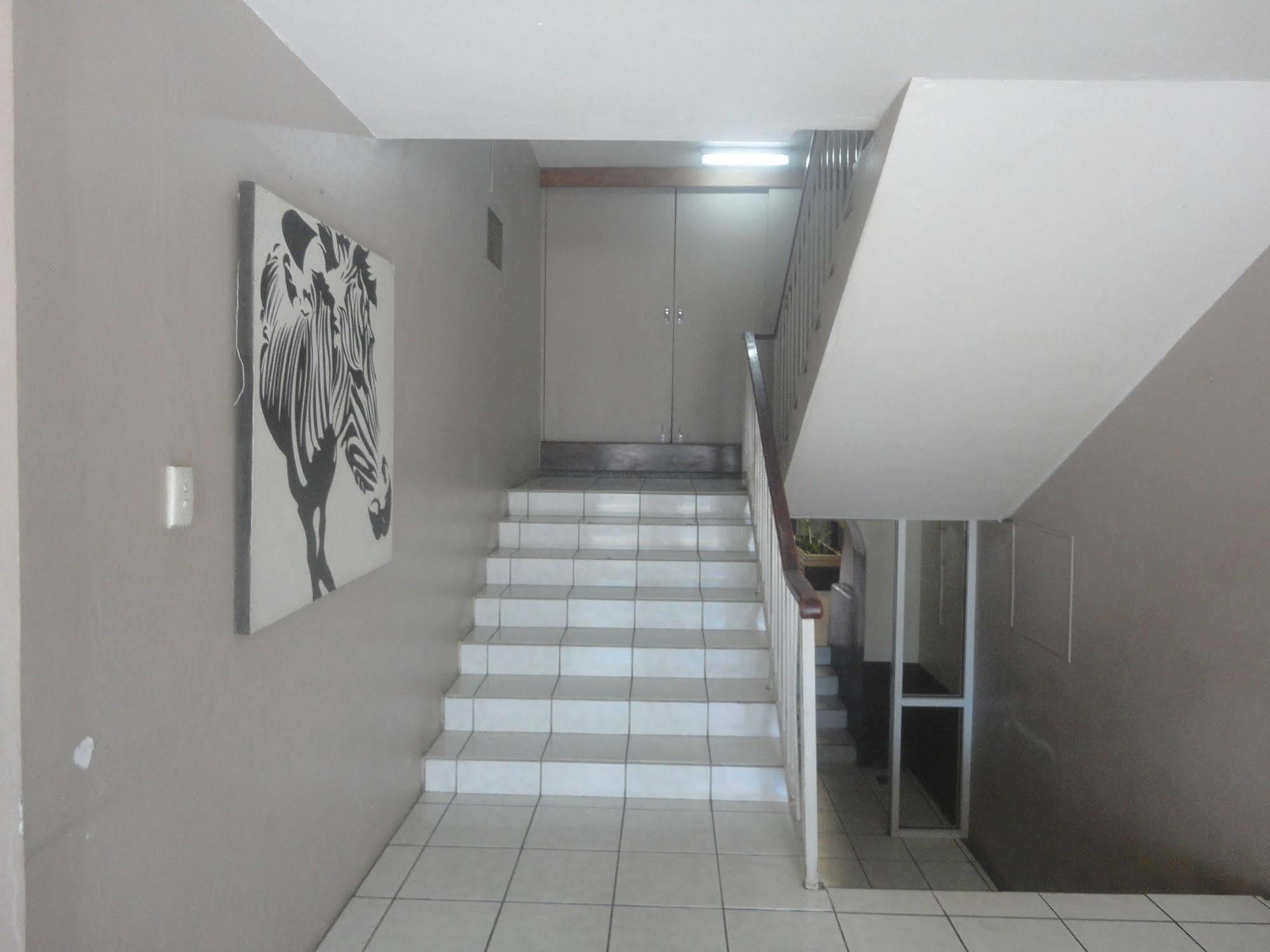 Hotel Olympic Port Vila Esterno foto