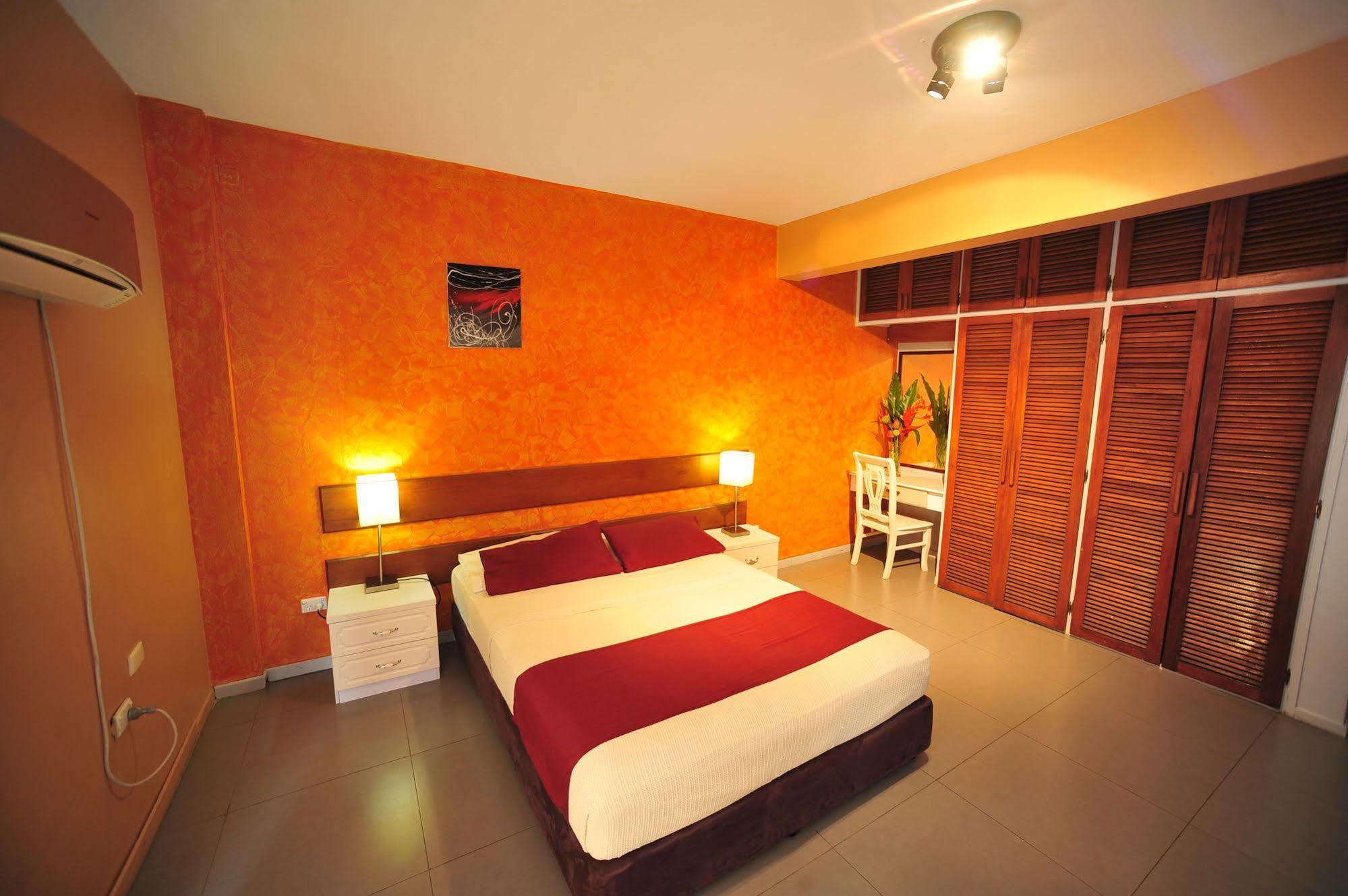 Hotel Olympic Port Vila Esterno foto